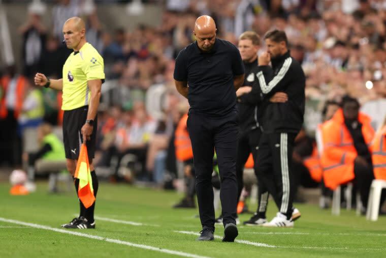 Arne Slot phản ứng sau khi Liverpool giành chiến thắng nghẹt thở trước Newcastle