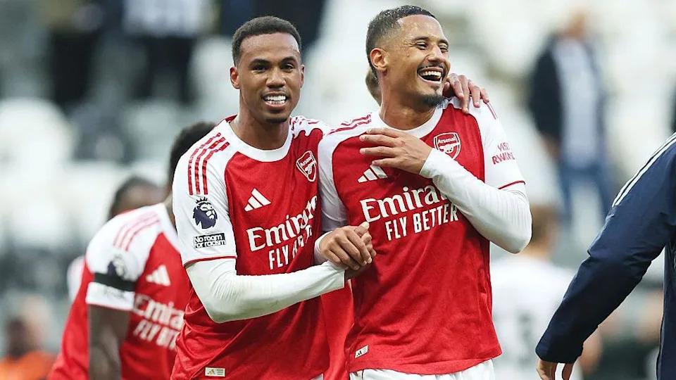 Liệu hàng phòng ngự của Arsenal có thể dẫn dắt họ đến vinh quang vô địch?