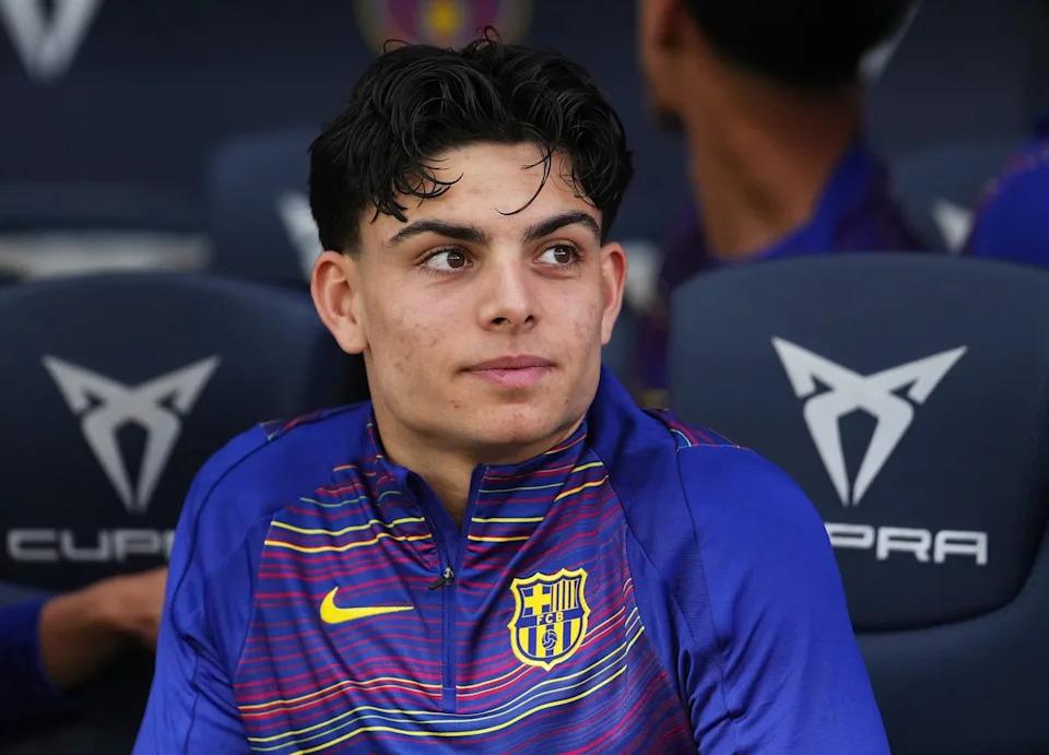 Hậu vệ trẻ của Barcelona bị loại khỏi sân hai tháng sau chấn thương mới