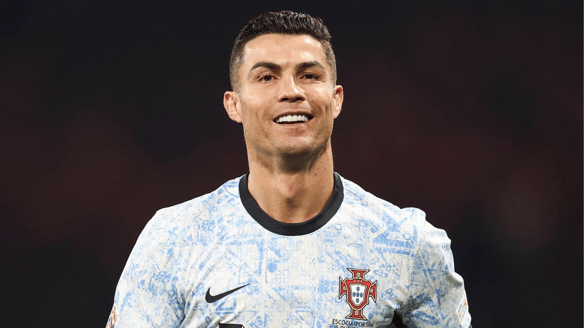Tiền đạo Liverpool nhận đề nghị THAY THẾ Cristiano Ronaldo