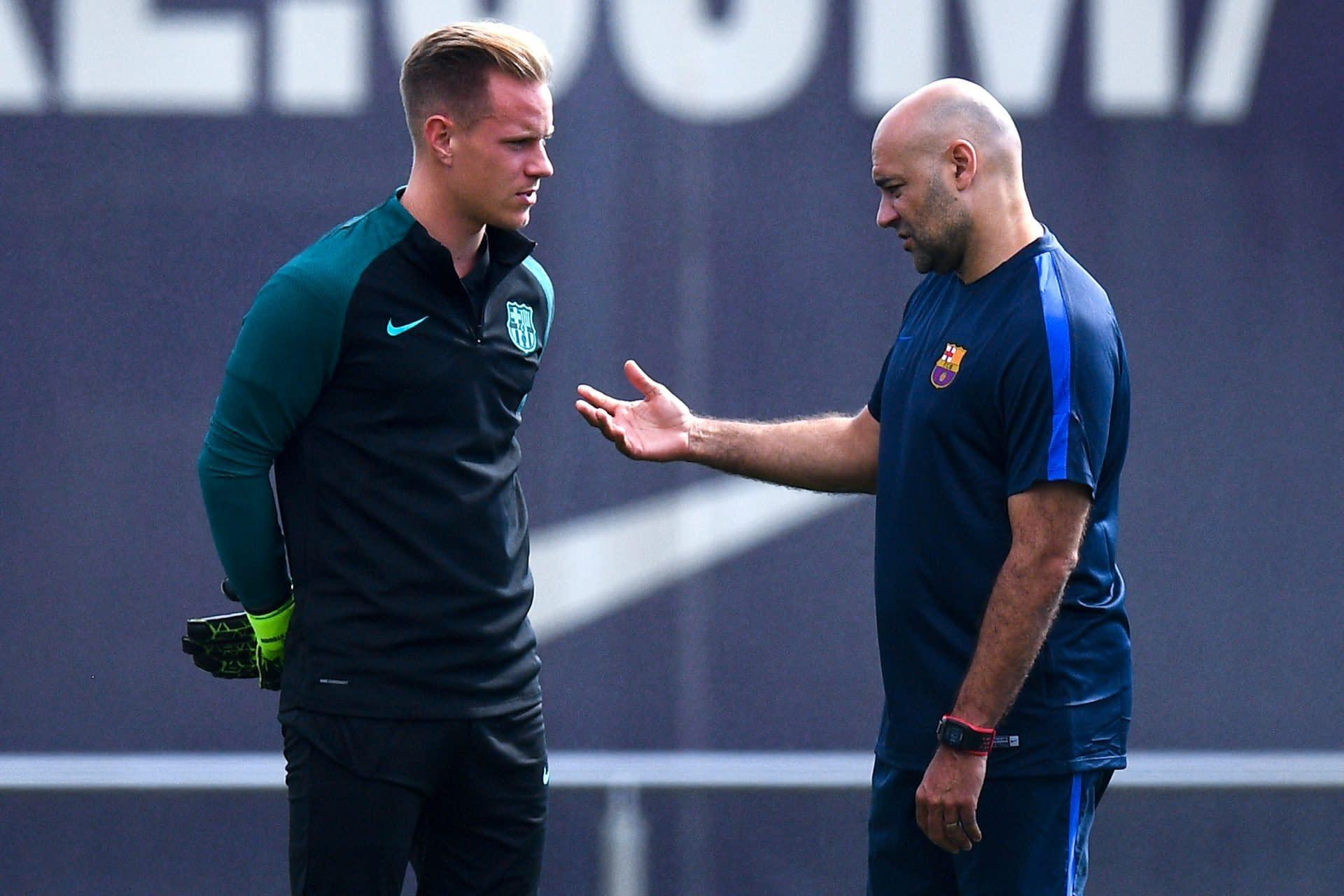 Báo cáo: Khả năng đội trưởng Barcelona ra đi có thể kéo theo thành viên ban HLV Hansi Flick rời đội