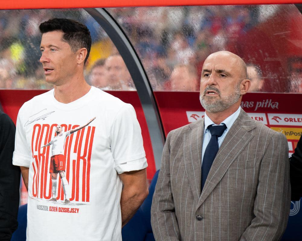 Robert Lewandowski từ chối khoác áo đội tuyển Ba Lan 'chừng nào HLV còn tại vị'
