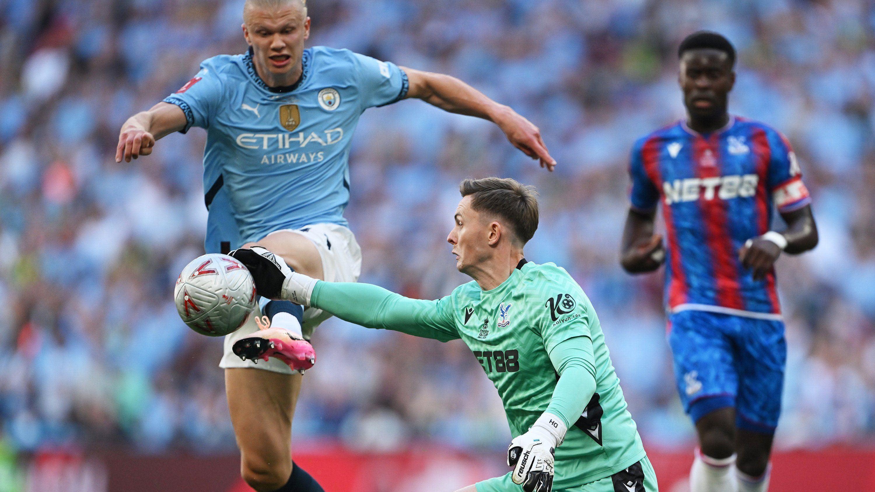 'Loại bỏ VAR' - Henderson có đáng bị thẻ đỏ trong trận chung kết FA Cup?