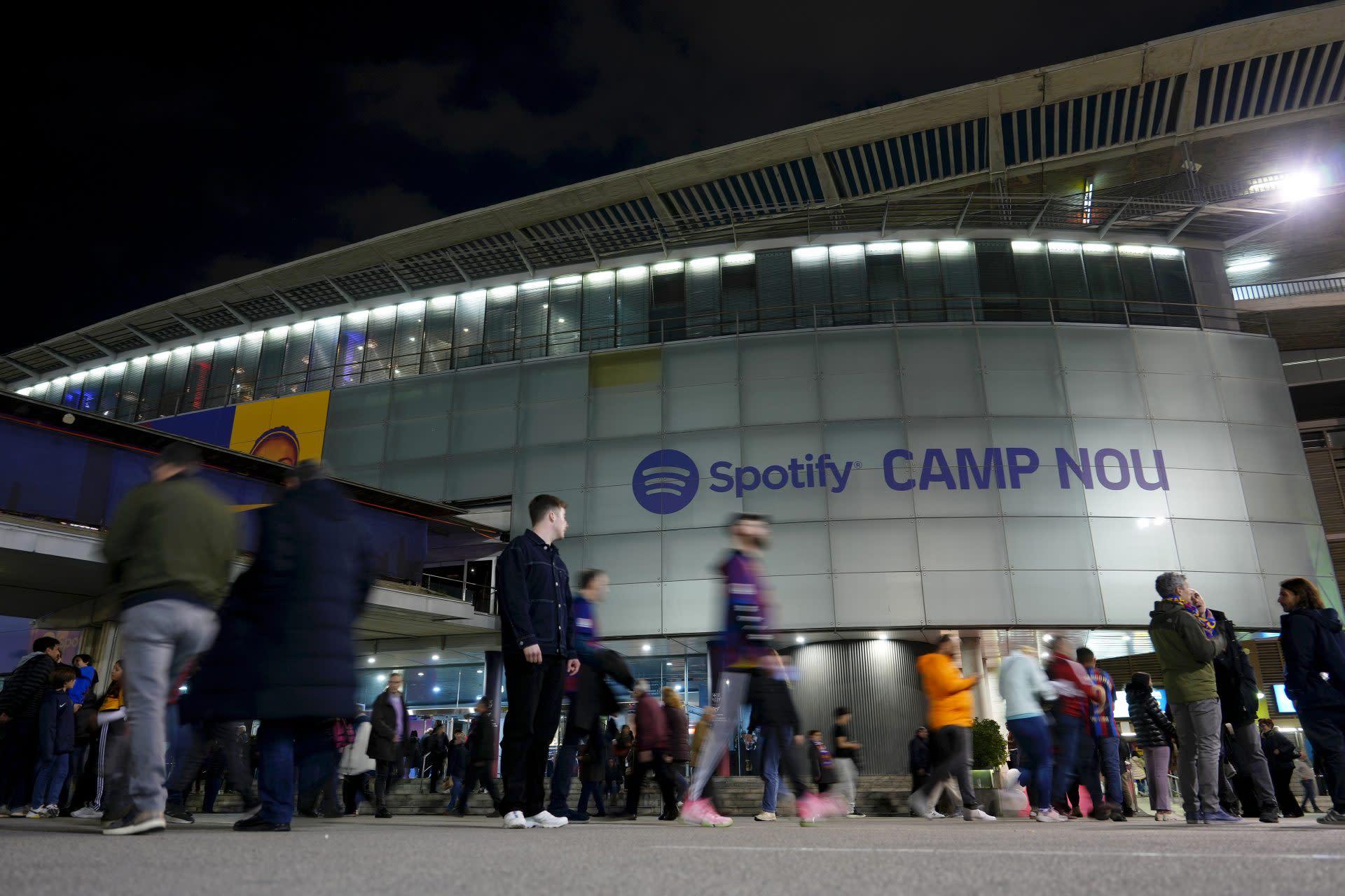 Barcelona thừa nhận thiếu sót trong công trình Camp Nou; phương án Montjuic được đưa ra lại