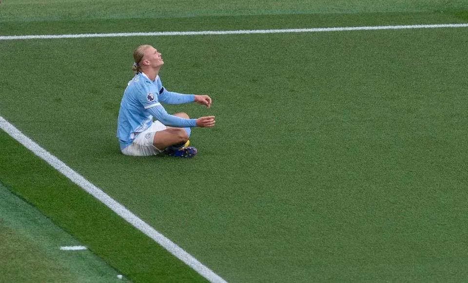 Tại sao một ngôi sao Manchester City tỏa sáng giữa các cầu thủ đẳng cấp thế giới trong mắt HLV Pep Guardiola