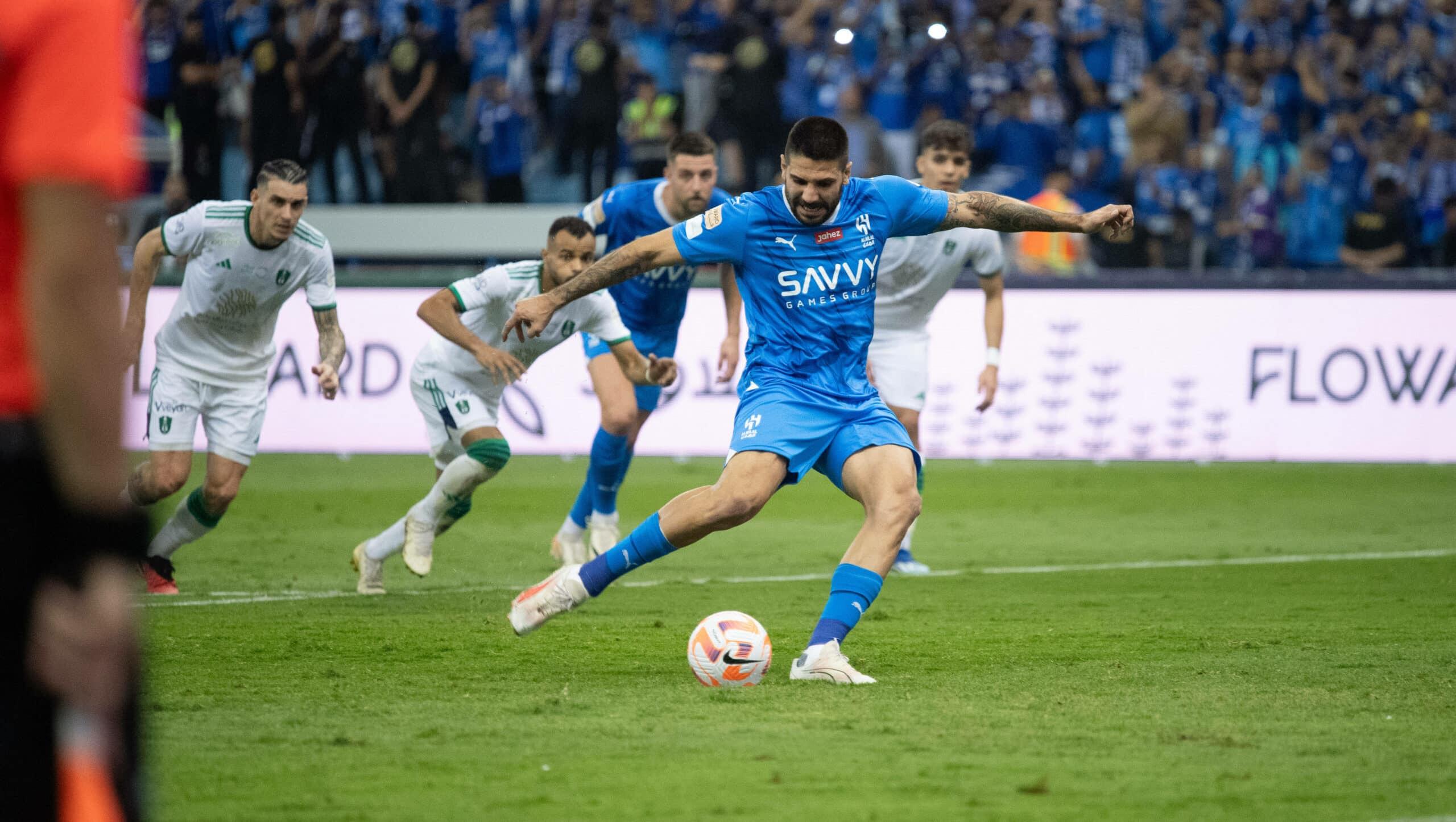 Man United và Everton cân nhắc chiêu mộ tiền đạo từng thi đấu tại Premier League với giá 40 triệu bảng