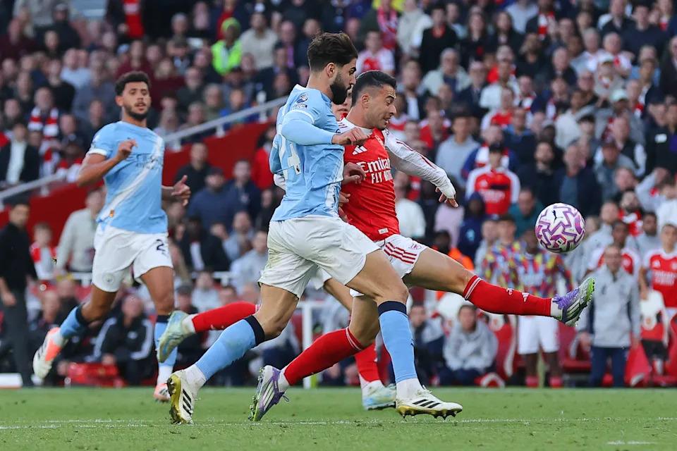 Những điểm nổi bật Ngoại hạng Anh: Sự kiên cường của Arsenal trước Man City, thất bại thảm hại của Aston Villa và gánh nặng Bruno Fernandes