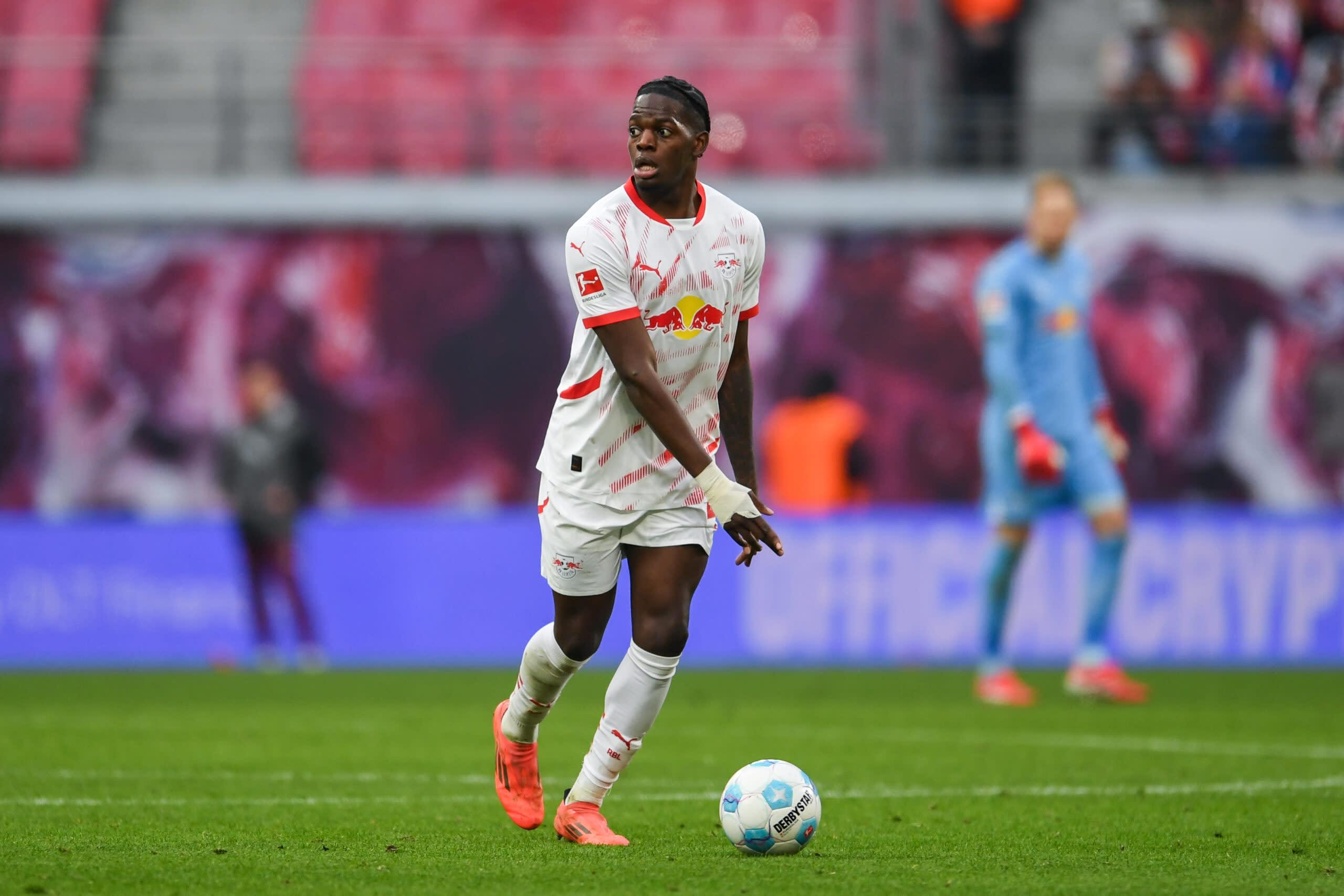 Liverpool Sa Vào Cuộc Chiến Ba Bên Cho Trung Vệ Bundesliga: Lựa Chọn Tốt Cho Slot?