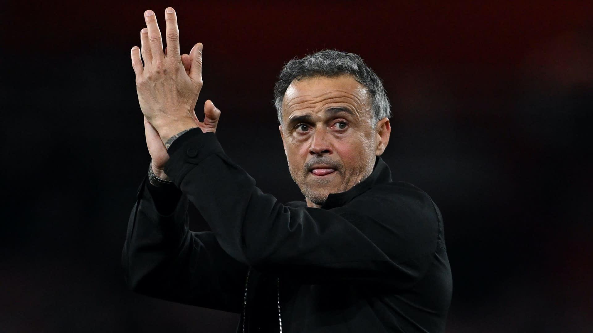 Luis Enrique Bật Mí Phản Ứng '4 Từ' Hài Hước Về Premier League Sau Khi PSG Loại Arsenal