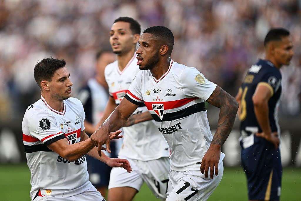 André Silva tỏa sáng giúp São Paulo cán đích vòng knock-out Libertadores