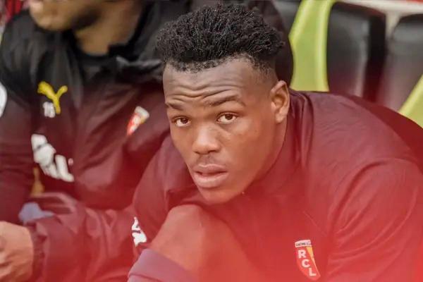 Manchester City chuẩn bị cho trung vệ ra sân dưới dạng cho mượn cả mùa giải