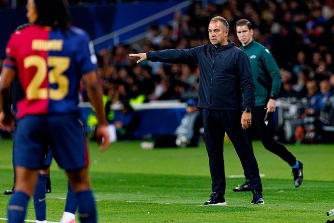 Hansi Flick thẳng thắn bác bỏ “lời nguyền” bám đuổi đội bóng