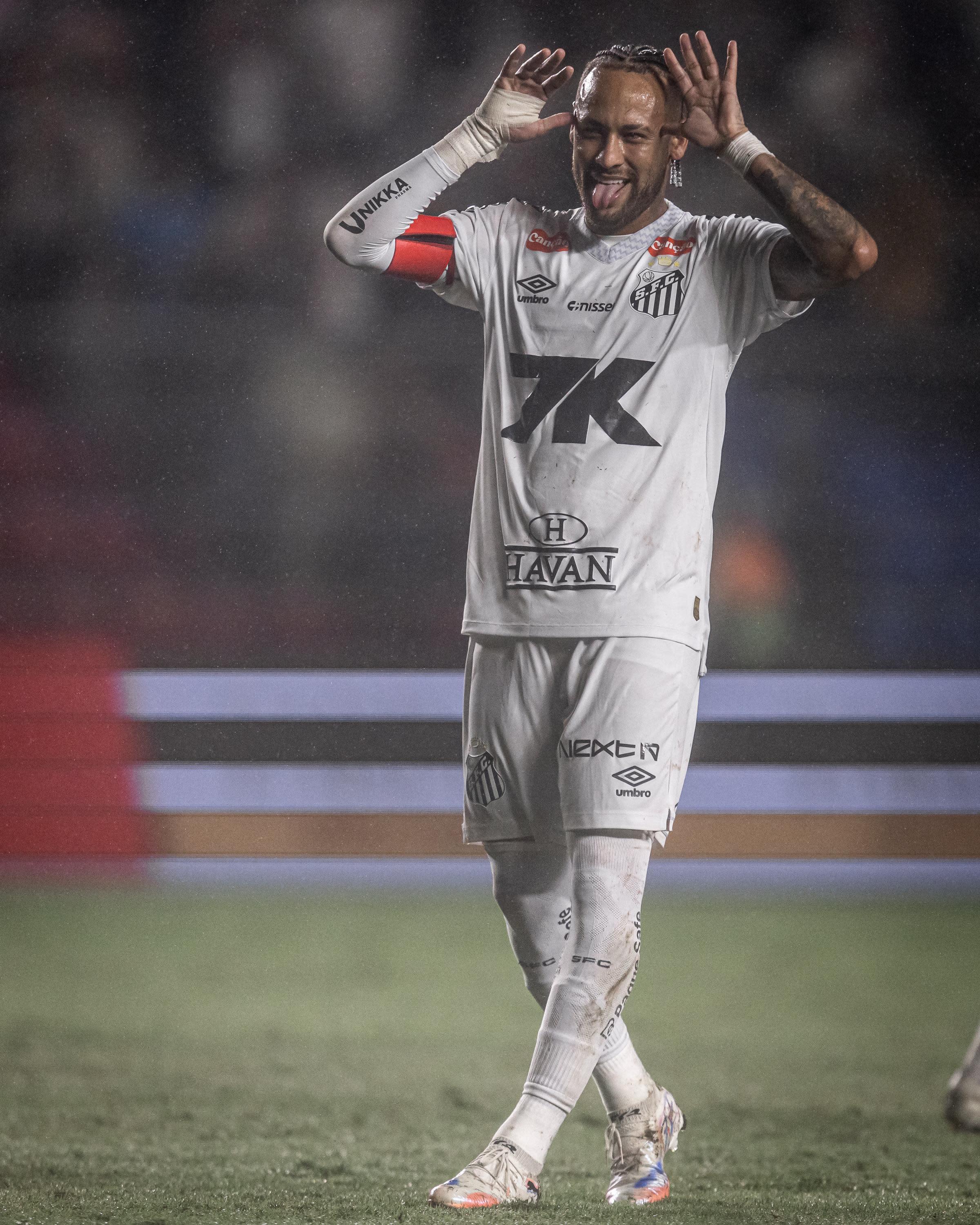 📹 Neymar ghi bàn và gây náo động trong ngày trở lại Santos