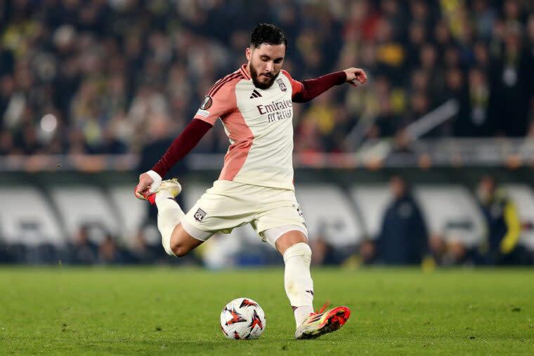Manchester City gia nhập cuộc đua giành chữ ký ngôi sao Lyon Rayan Cherki