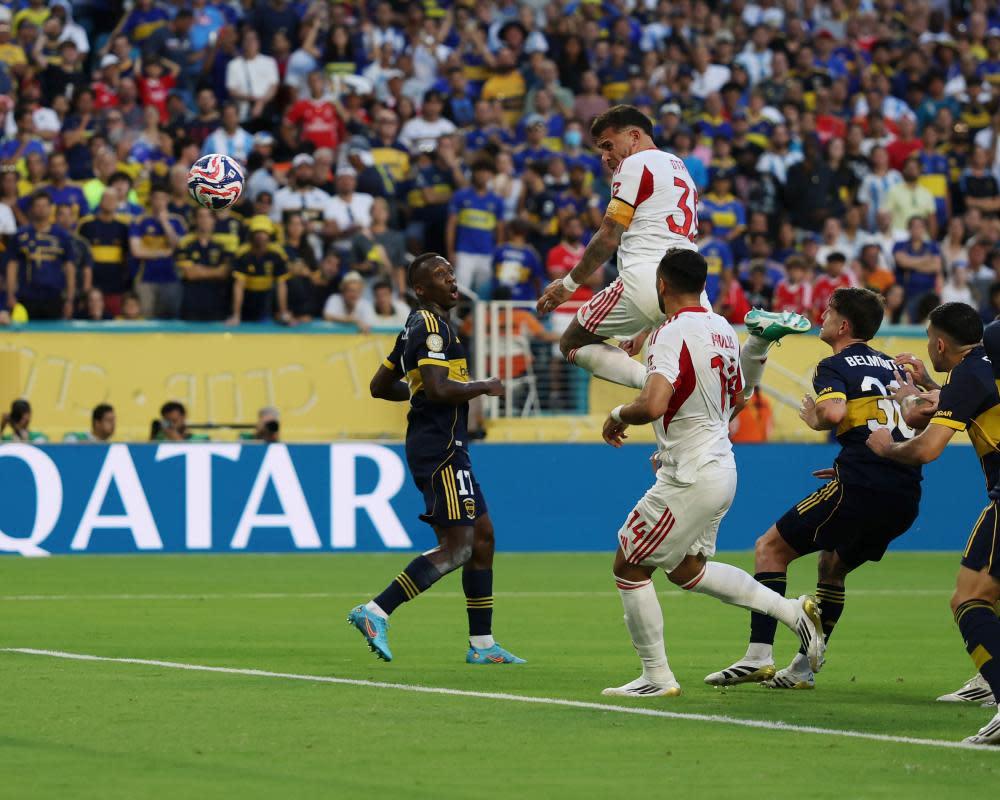 Boca để vuột chiến thắng hai bàn trước khi Benfica giành điểm muộn tại Club World Cup