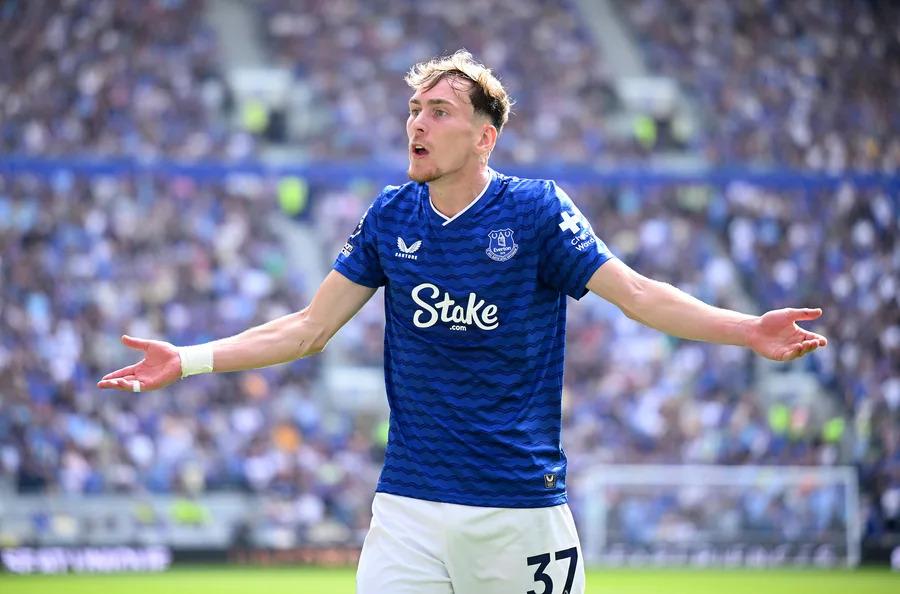 Cầu thủ Everton này là mục tiêu của Manchester United: Lý do The Toffees nên gia hạn hợp đồng với anh ấy