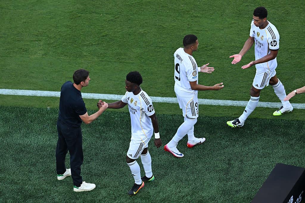 🤔 Real Madrid tổ chức buổi nói chuyện với đội bóng về tinh thần đồng đội, báo đưa tin