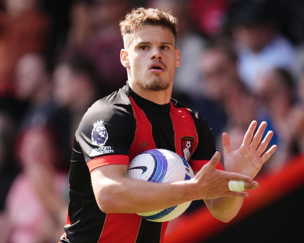 Liverpool nhắm hoàn tất thương vụ Milos Kerkez trị giá 45 triệu bảng từ Bournemouth