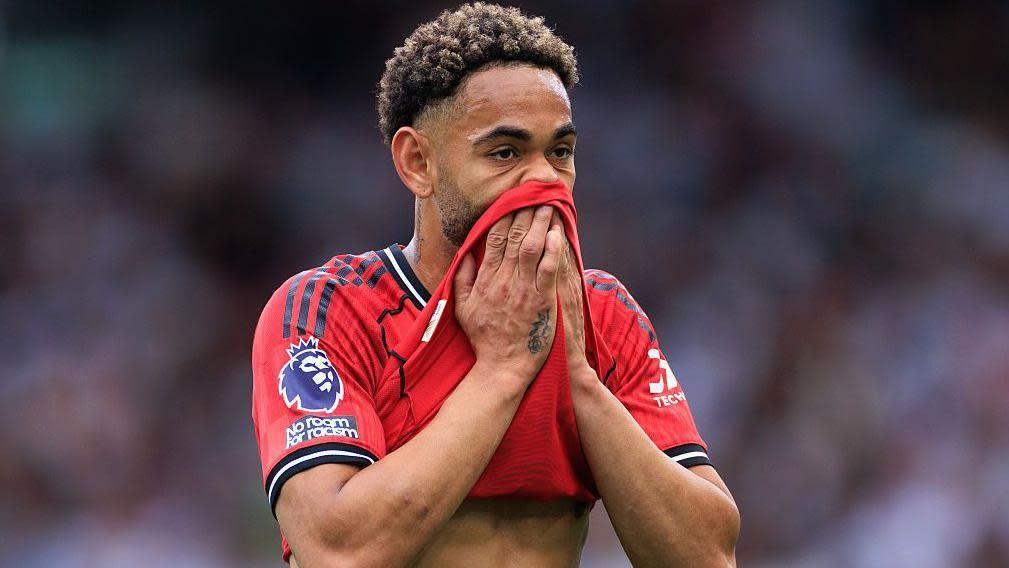 Hàng công trị giá 200 triệu bảng của Man Utd đang gặp khó