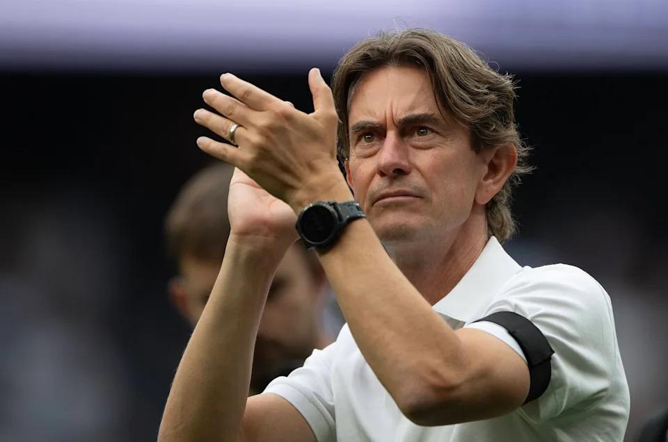 Thomas Frank sắp loại bộ đôi Tottenham Hotspur trong trận đấu với Aston Villa