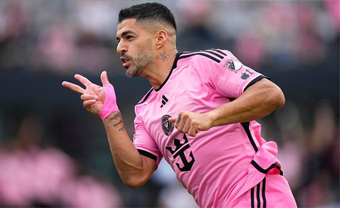 Cuộc đua vĩ đại: Messi vượt Ronaldo để chiếm ngôi đầu