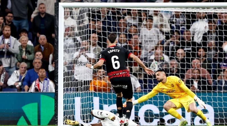 Ngôi sao trẻ học viện tỏa sáng, Real Madrid khiến Barcelona tiếp tục chờ đợi ngày vô địch La Liga