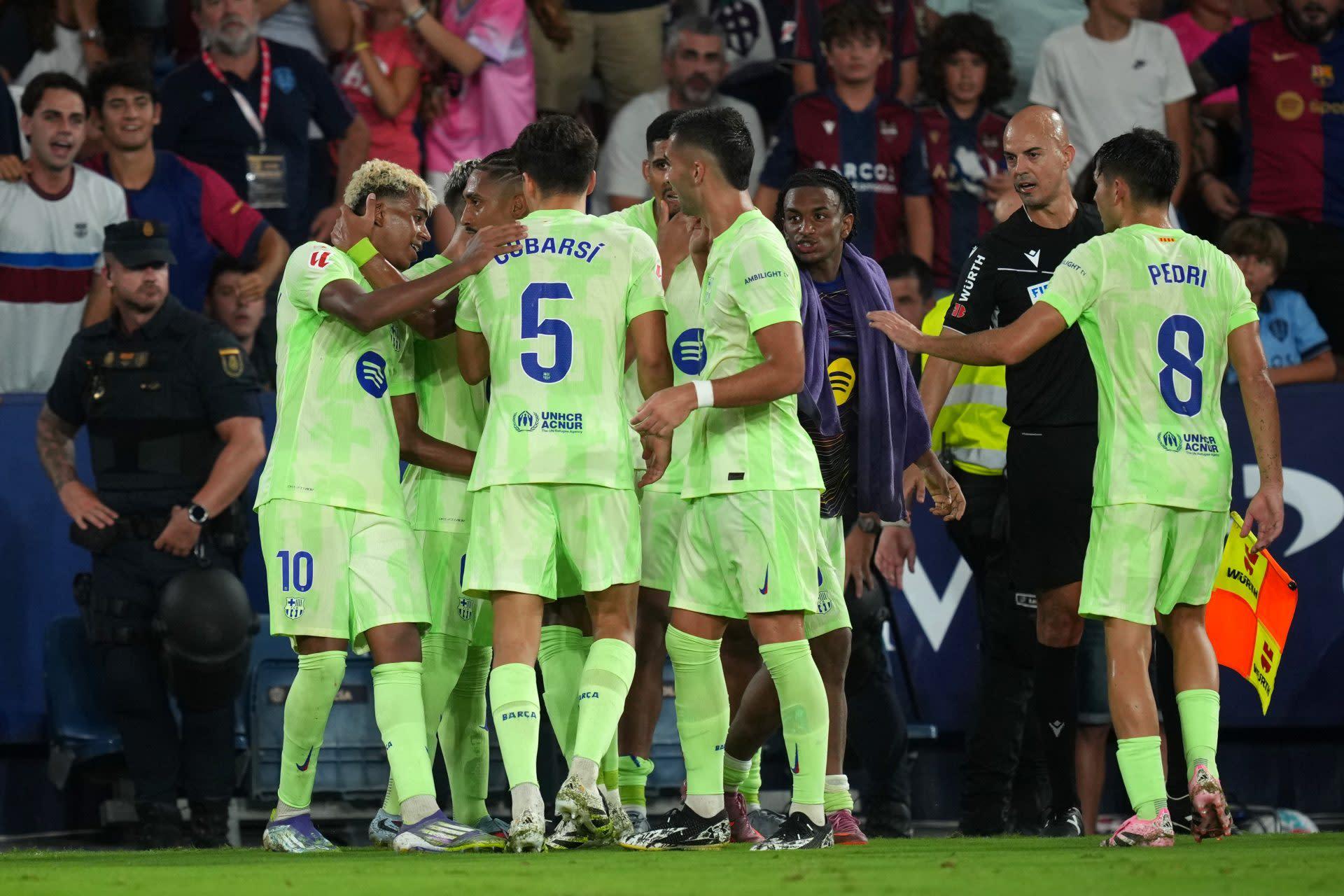 Ba điều bạn có thể đã bỏ lỡ từ trận Levante 2-3 Barcelona