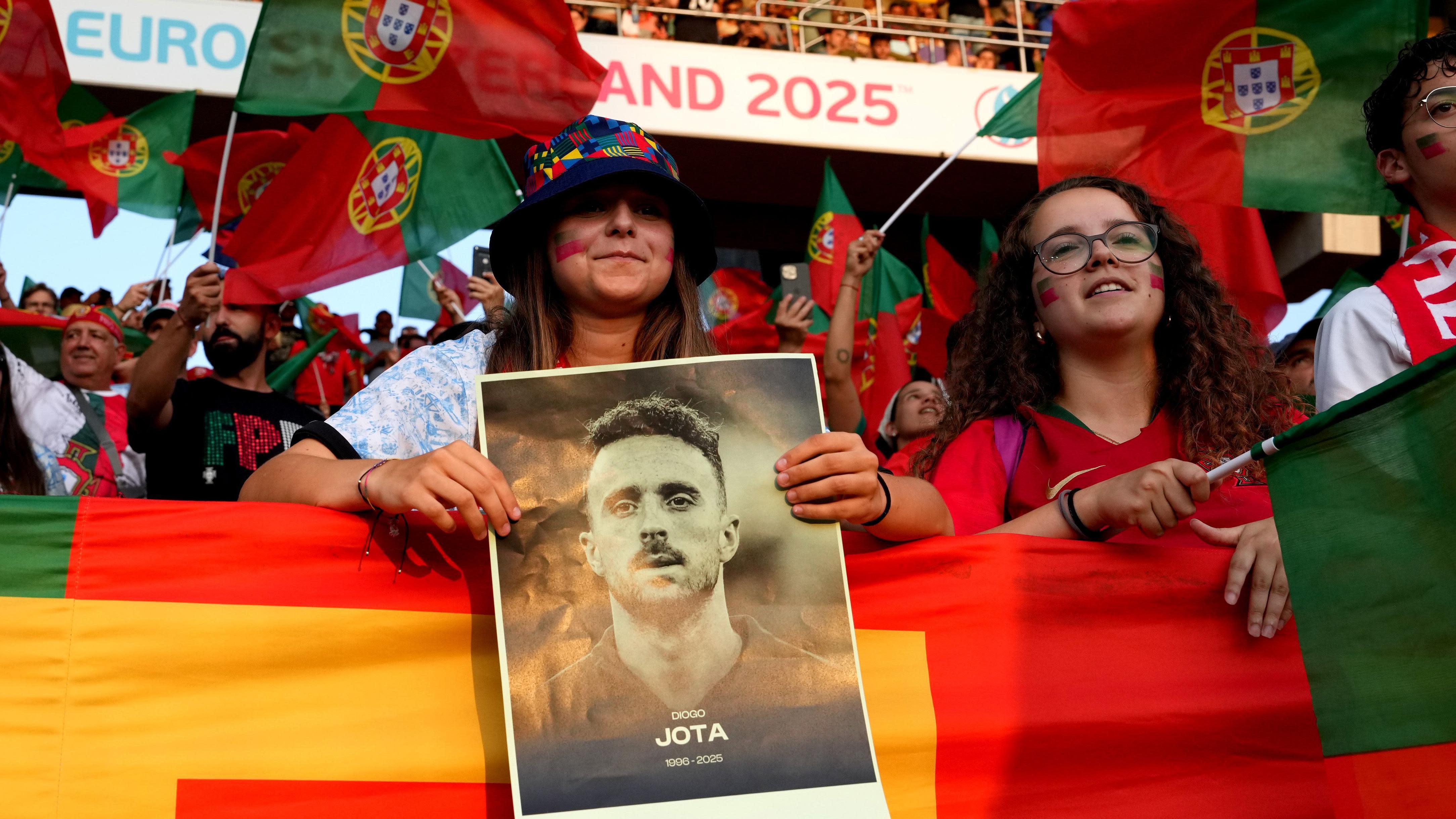 'Ngày đau buồn của chúng tôi' - Đội tuyển Bồ Đào Nha tưởng niệm Jota tại Euro 2025