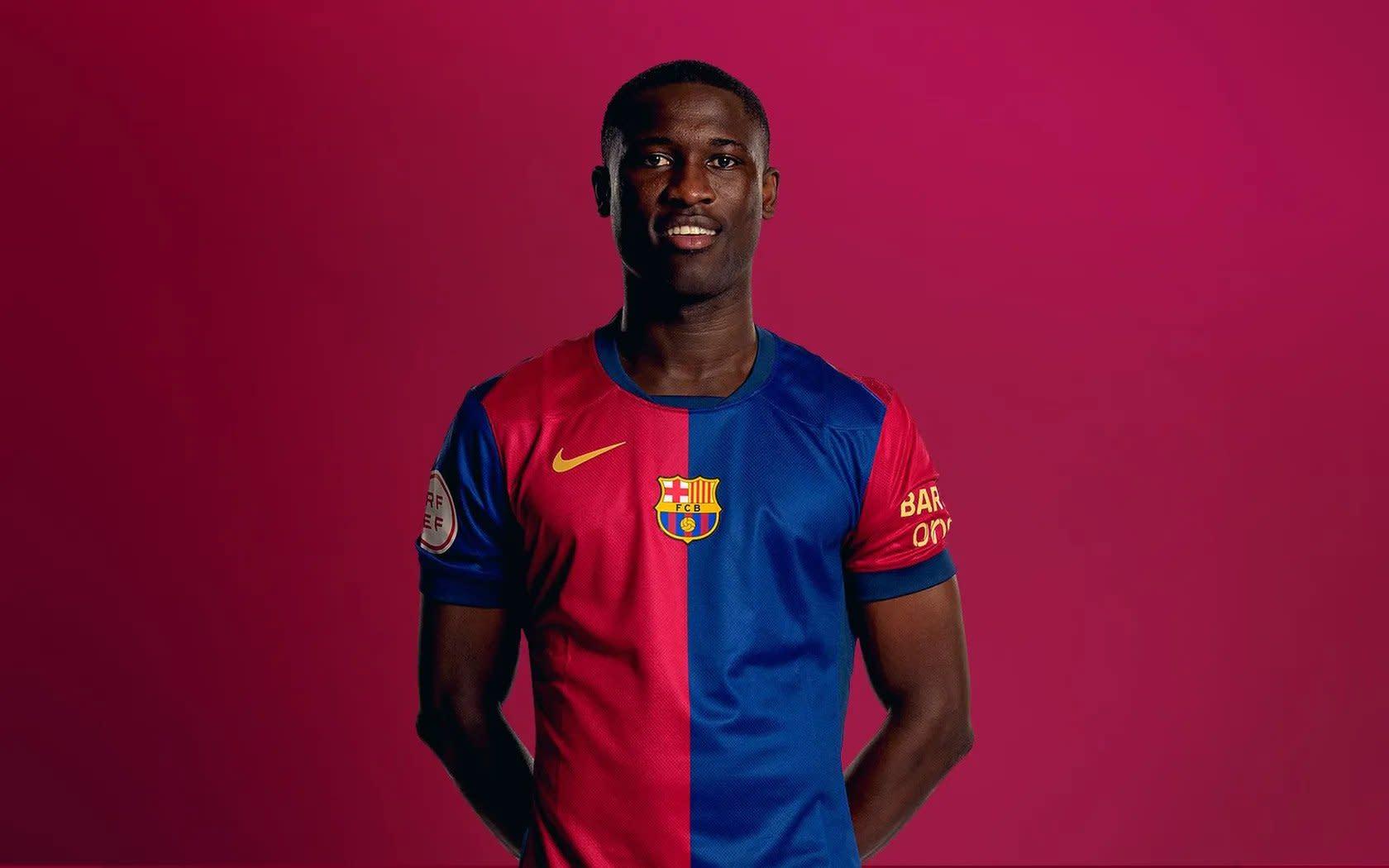 Báo cáo: Barcelona muốn chia tay tài năng phòng ngự 22 tuổi