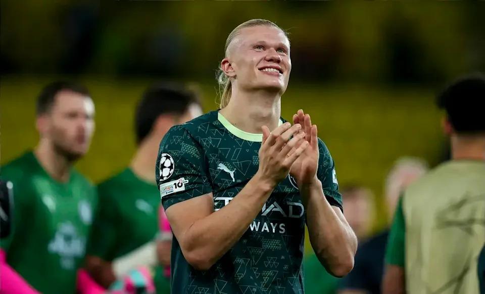 Jamie Carragher nhắm đến Real Madrid và Vinicius Junior với lời châm chọc về Quả Bóng Vàng trong lời khen ngợi Erling Haaland