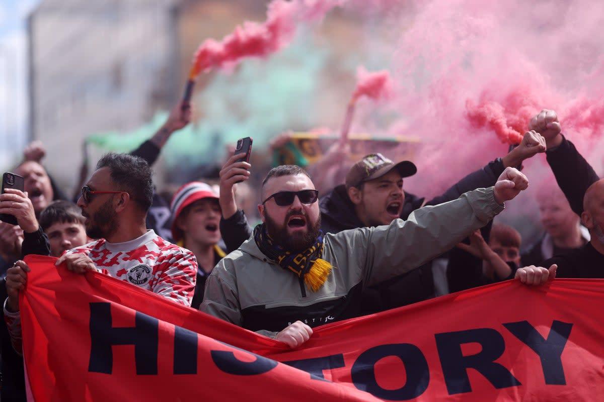 Thời khắc sinh tồn của Premier League và cuộc đấu tranh đòi quyền lực từ CĐV