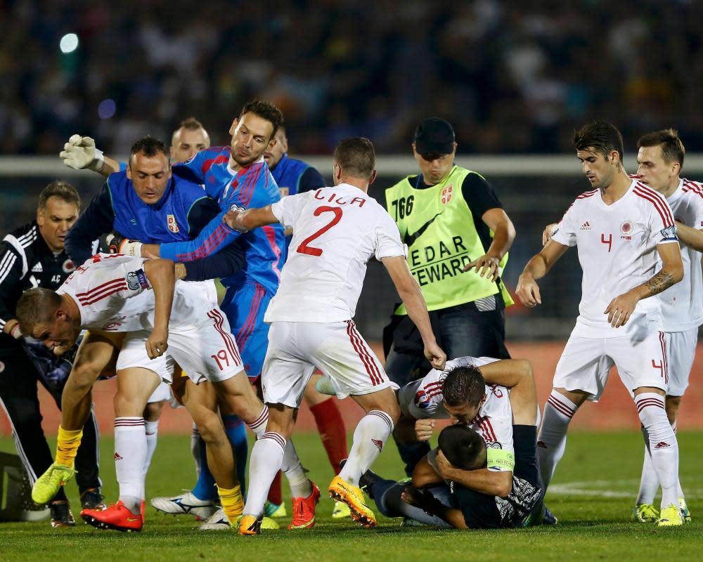 Trận Albania vs Serbia vòng loại World Cup gợi nhớ cuộc chạm trán hỗn loạn năm 2014