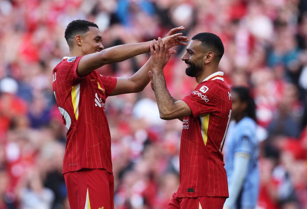 Mohamed Salah phản ứng trước màn đón tiếp 'khắc nghiệt' dành cho Trent Alexander-Arnold tại Anfield