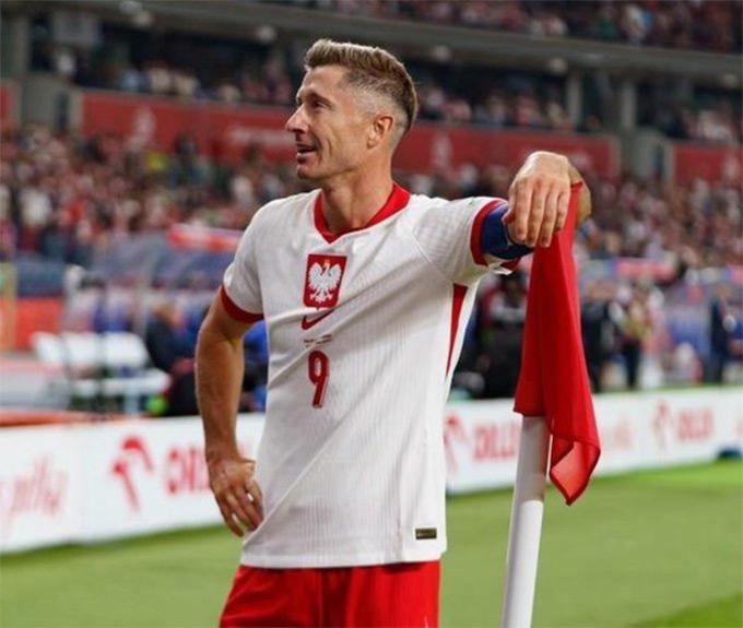 Lewandowski úp mở tương lai: “Tôi chưa biết mùa tới sẽ thi đấu ở đâu”