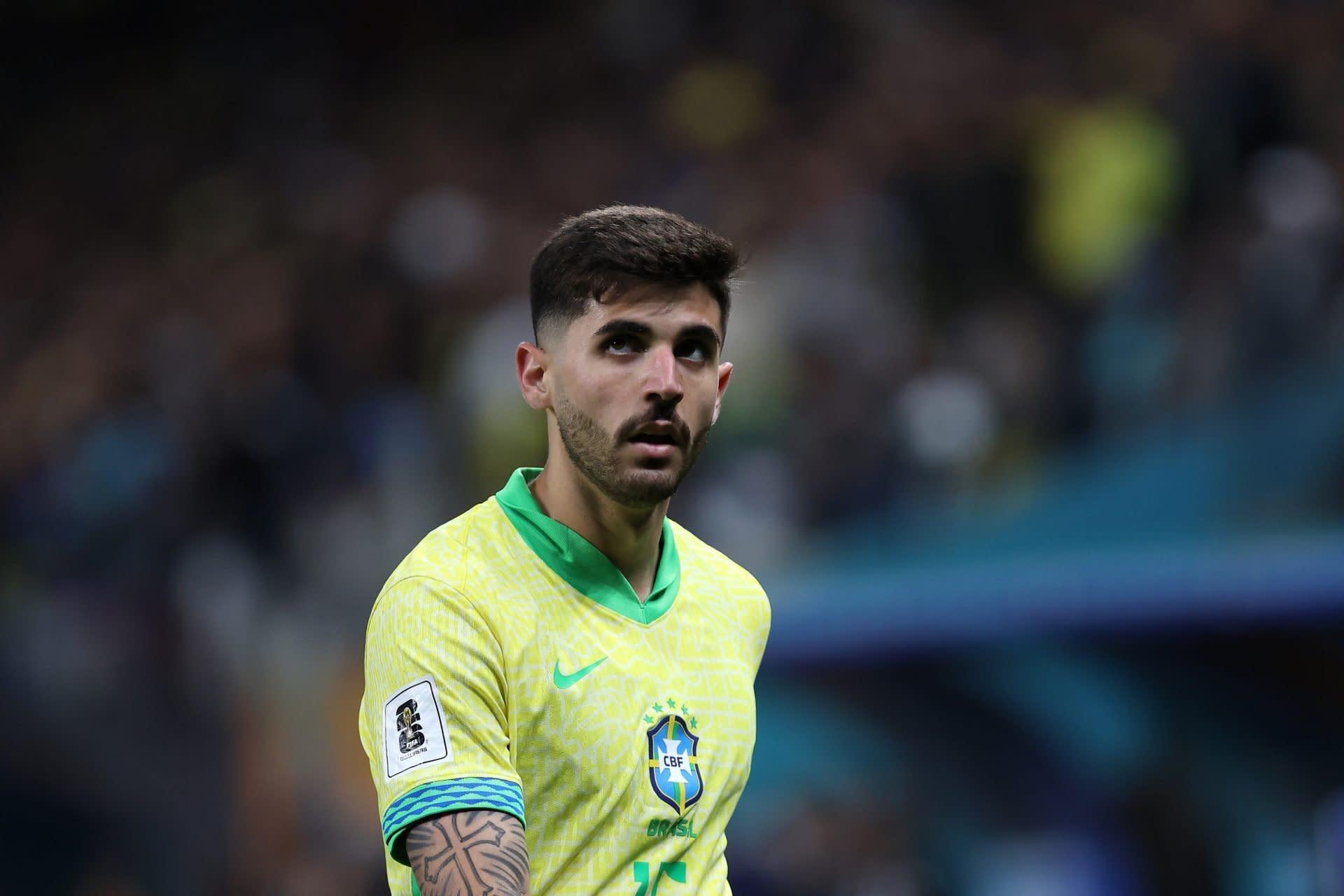 Barcelona để mắt năm trung vệ khi CLB tìm người thay thế Inigo Martinez