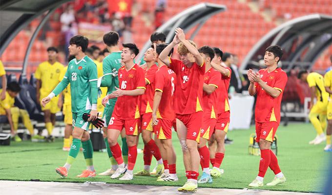 U22 Việt Nam khiến Malaysia phải nể phục với hành động bất ngờ sau chiến thắng