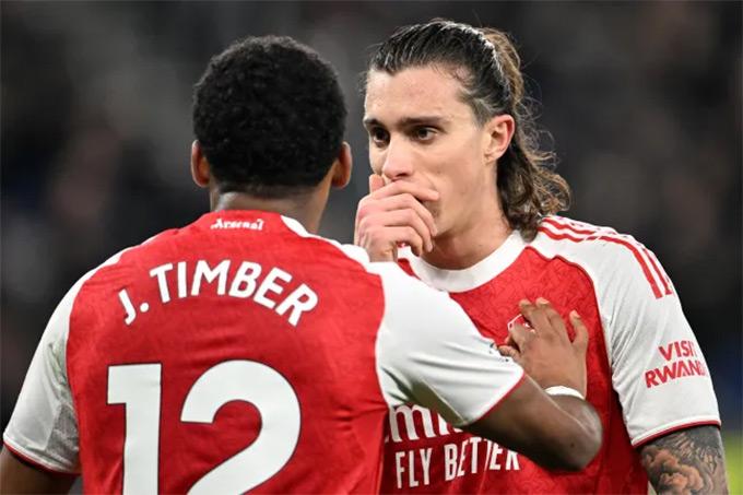 Arsenal vs Aston Villa: Đại chiến Top 3 thiếu vắng 13 ngôi sao