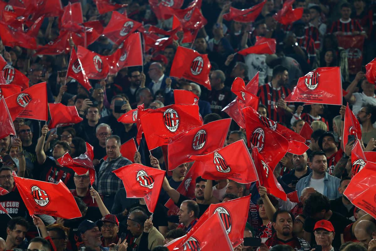 CĐV cực đoan Milan chỉ trích nặng nề ban lãnh đạo: ‘Sẽ không để các người phá hủy chúng tôi lần nữa!’