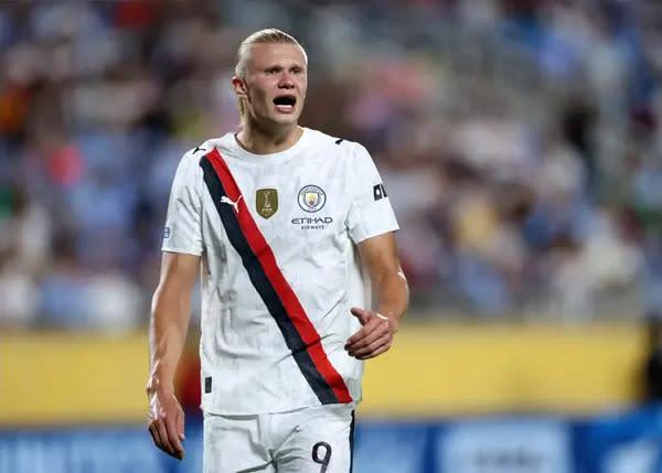 Erling Haaland đáp trả tin đồn chuyển nhượng của Man City bằng tuyên bố hai từ