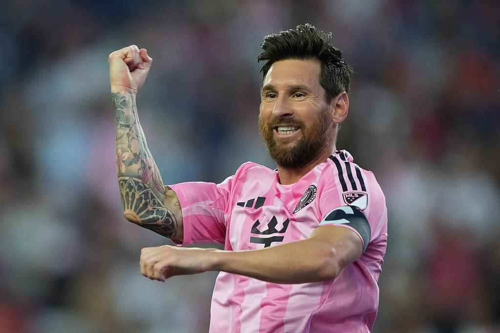 🐐 Messi đạt 870 bàn, thiết lập kỷ lục bóng đá thế giới mới, xem ngay 📹