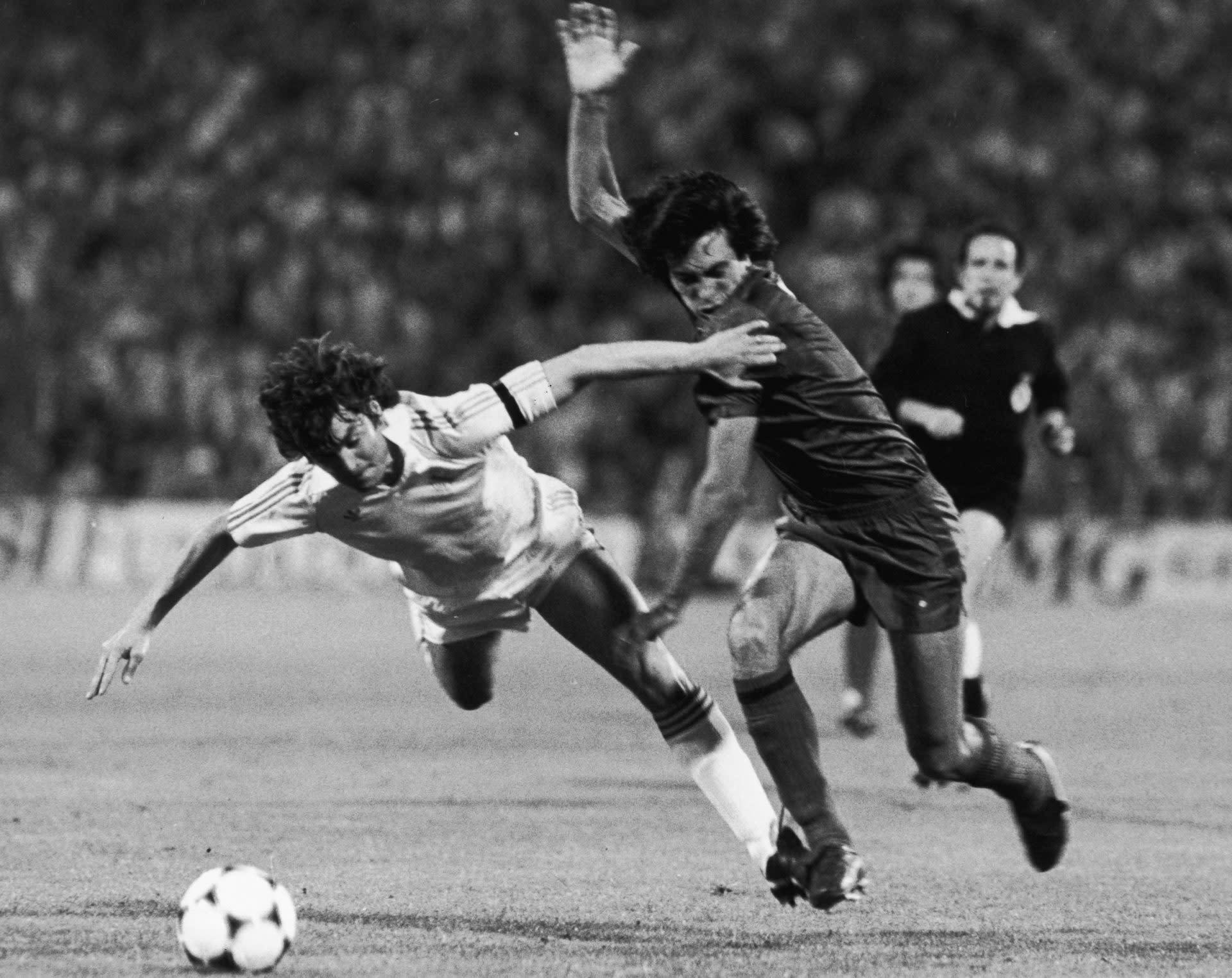 Mùa giải Barcelona thống trị El Clásico với 4 chiến thắng trước Real Madrid