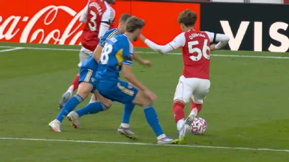 Tại sao các quyết định về bàn thắng và penalty của Arsenal trước Leeds là chính xác
