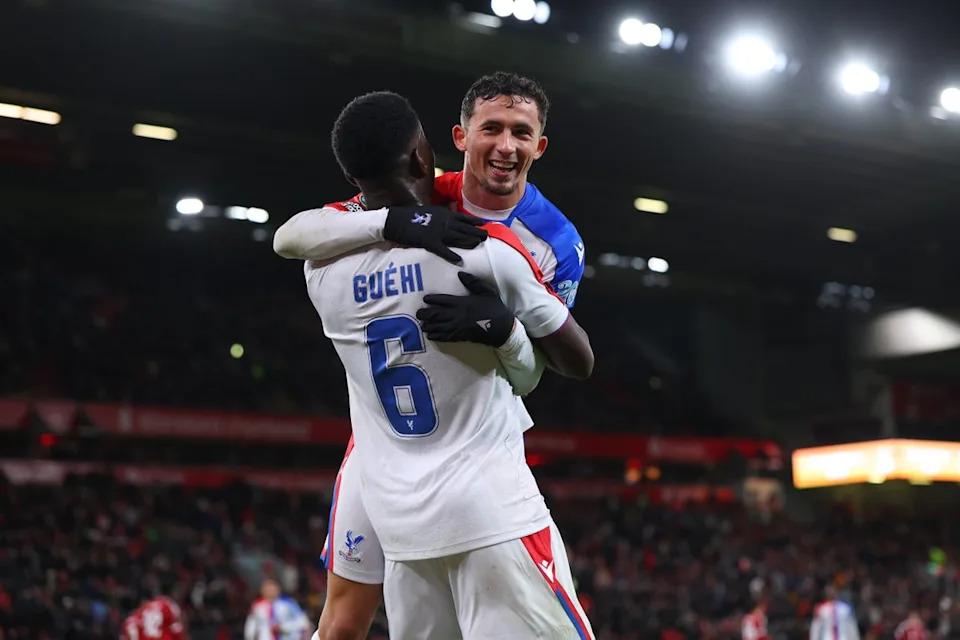 Cược của Arne Slot thất bại thảm hại khi Crystal Palace hoàn tất cú ăn ba trước Liverpool