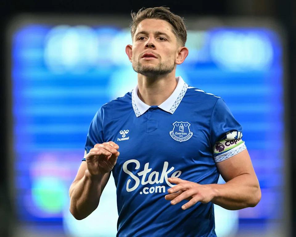 Hậu vệ Everton chính thức gia hạn 2 năm, nhắm tới đấu trường châu Âu