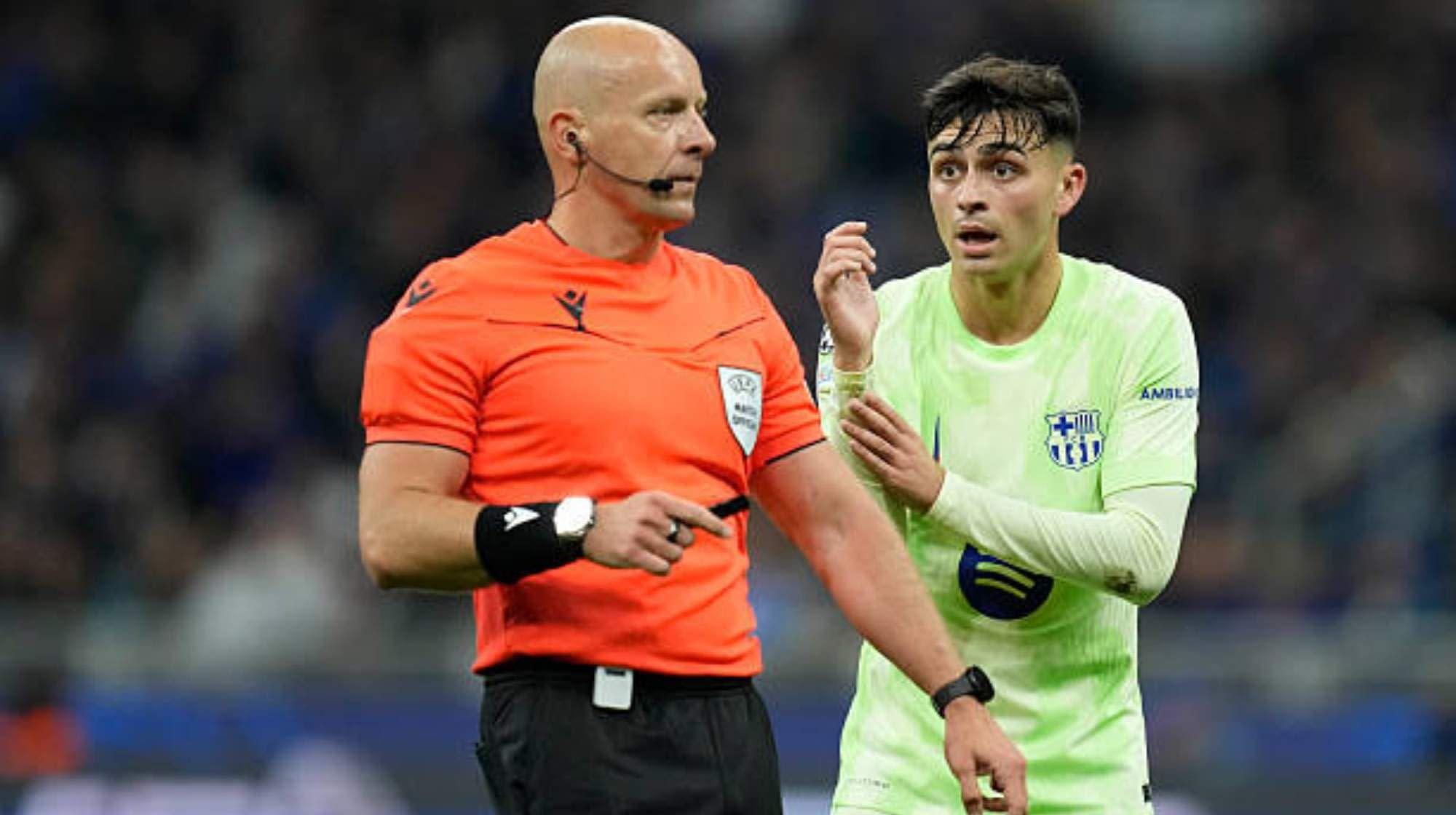 Trọng tài Szymon Marciniak phủ nhận phát ngôn từ phía Barcelona sau tranh cãi ở Champions League