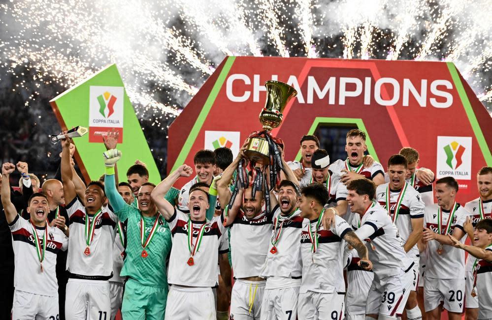 Chiến thắng Coppa Italia bất ngờ của Bologna kết thúc cơn khát danh hiệu kéo dài