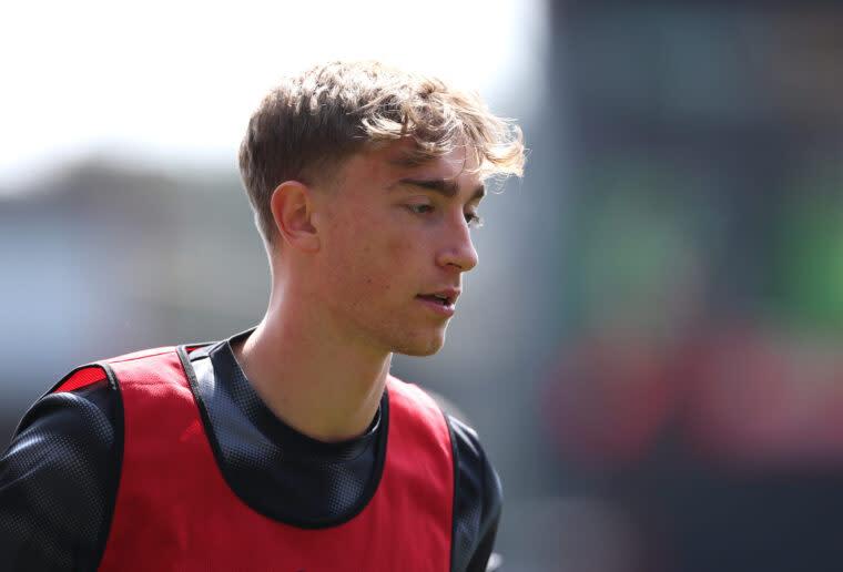 Hậu vệ Bournemouth Dean Huijsen chuẩn bị gia nhập Real Madrid sau khi vượt qua kiểm tra y tế