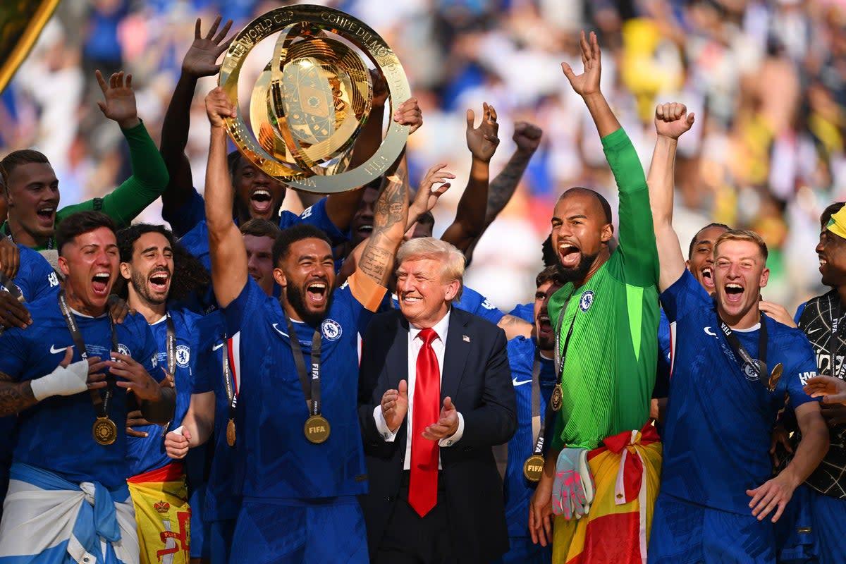 Donald Trump 'đột nhập' buổi ăn mừng vô địch của Chelsea tại Cúp Thế giới Câu lạc bộ