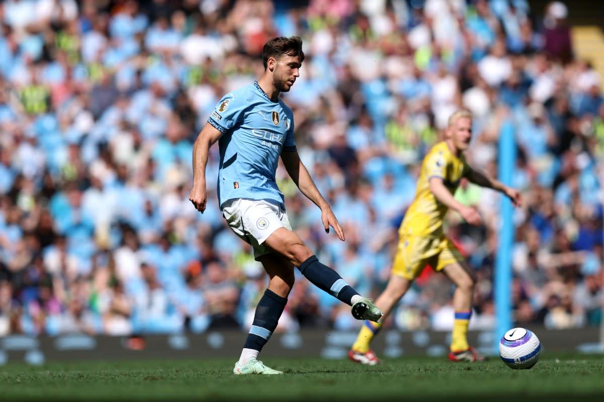 Tiền vệ Manchester City dự kiến ở lại CLB mùa tới bất chấp tin đồn trái chiều