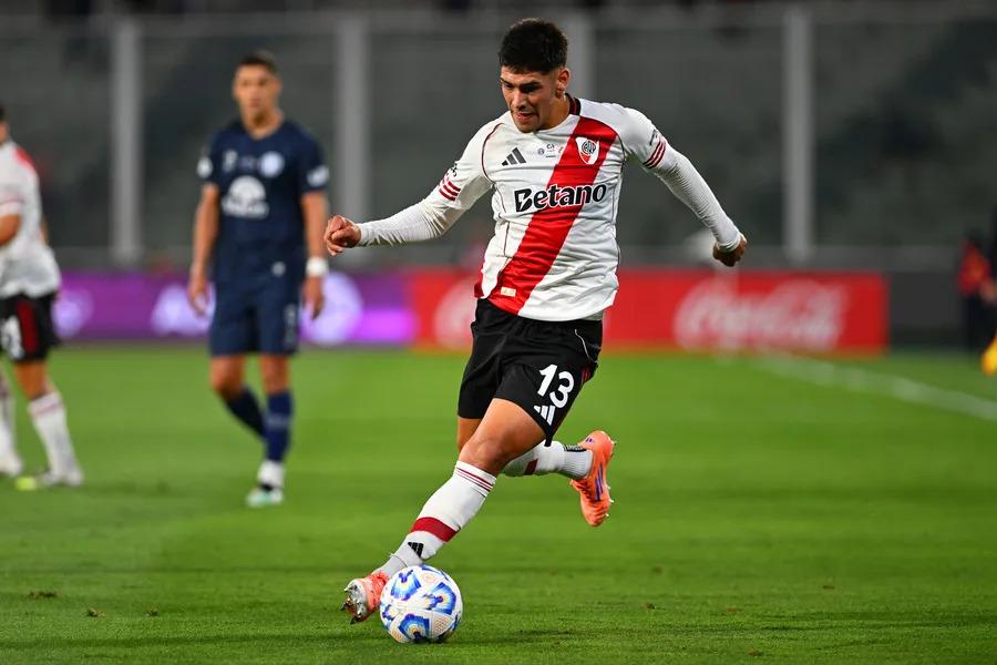 Aston Villa Quan Tâm Đến Tài Năng 22 Tuổi Của River Plate: Liệu Đây Có Phải Lựa Chọn Đúng Cho Đội Sư Tử?